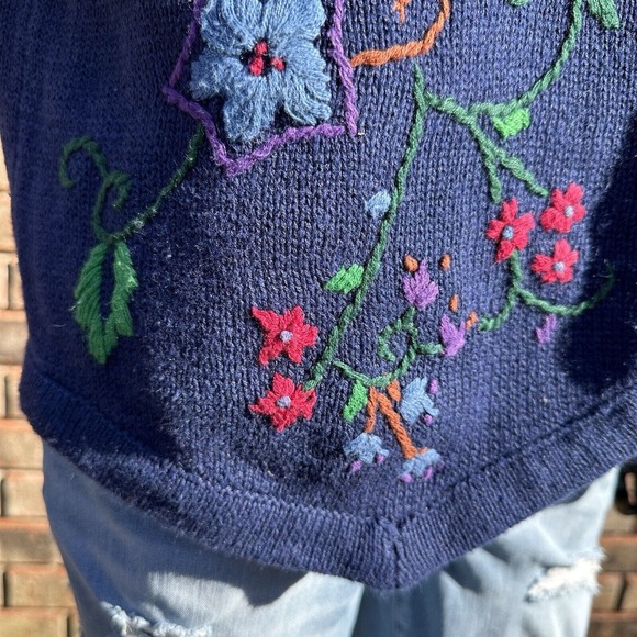 Studio Collections Sweater Vest Womens Size Medium Floral Embroidered‎ Knit Blue - Picture 6 of 12